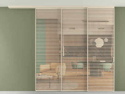 Алюминевая перегородка pv3_07_ Алюминий бежево-серый Прозрачное оранжевое стекло, триплекс, 6мм. Цвет Алюминий бежево-серый. Материал Алюминий в эмали. Коллекция Перегородка Formato вдоль стены на потолок телескопик синхро 3. Картинка.