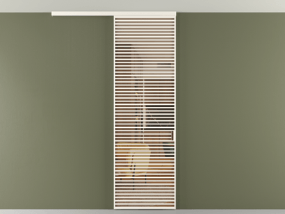 Алюминевая перегородка vd1_07 Алюминий пудровый белый Прозрачное оранжевое стекло, триплекс, 6мм. Цвет Алюминий пудровый белый. Материал Алюминий в эмали. Коллекция Перегородка Formato вдоль стены на потолок одностворчатая. Картинка.